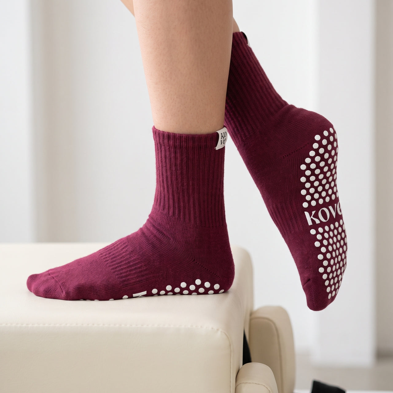 Burgundy - Les Basics Grip Socks